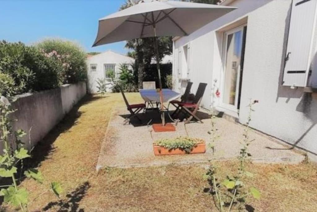 Agreable Maison Ensoleillee Avec Jardin Arbore Villa Le Château-dʼOléron Exterior foto