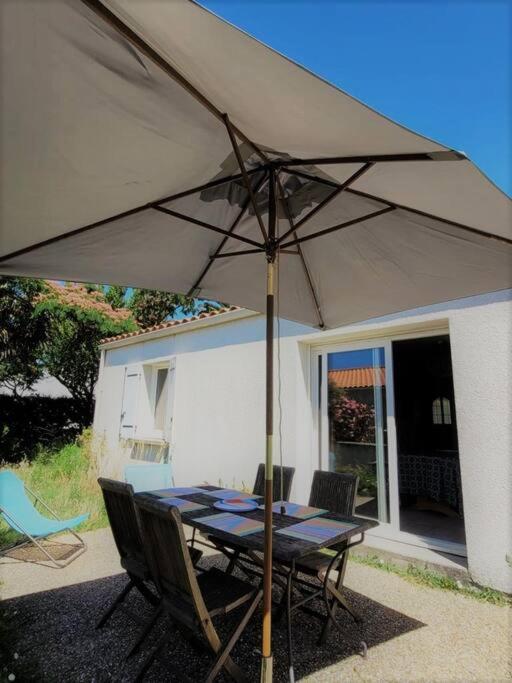 Agreable Maison Ensoleillee Avec Jardin Arbore Villa Le Château-dʼOléron Exterior foto