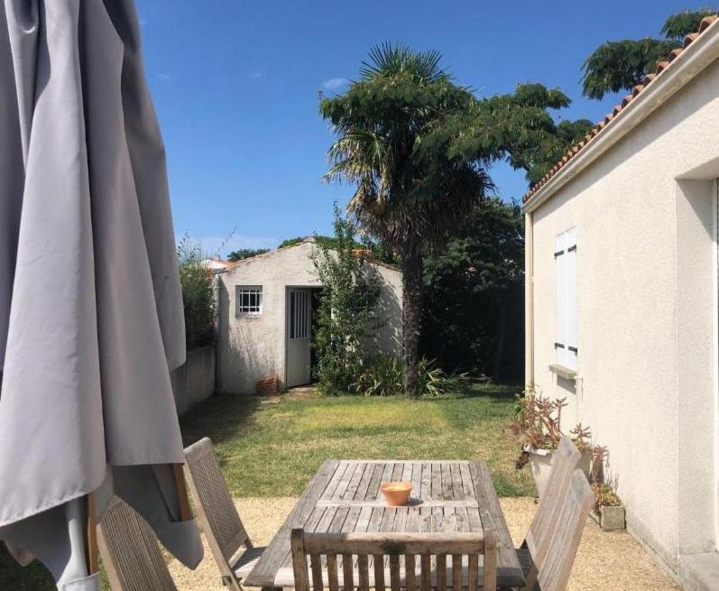 Agreable Maison Ensoleillee Avec Jardin Arbore Villa Le Château-dʼOléron Exterior foto