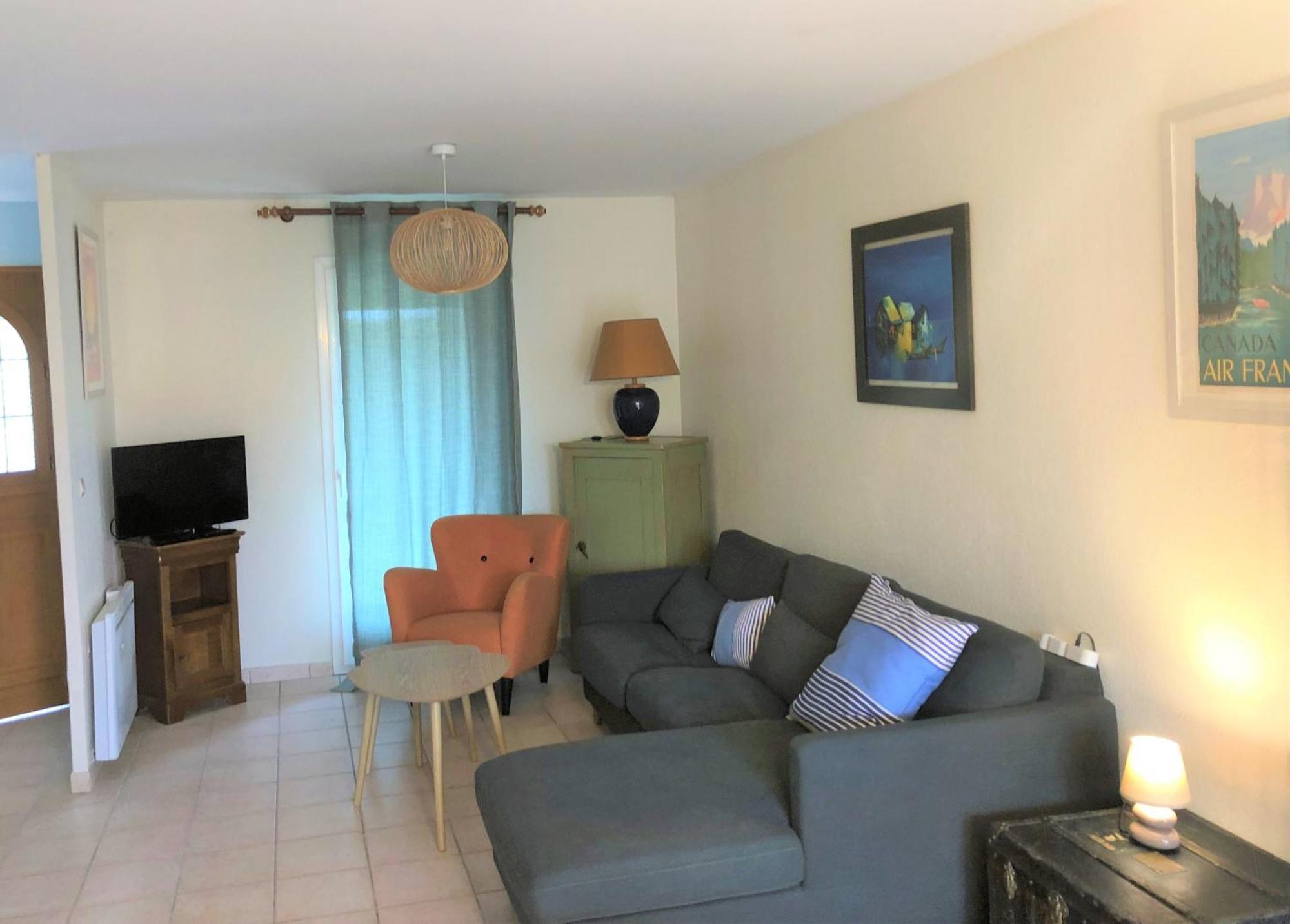 Agreable Maison Ensoleillee Avec Jardin Arbore Villa Le Château-dʼOléron Exterior foto